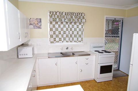 Dunroamin, 20 Main Street - Tweed Heads Accommodation 3