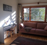 Eco-renovated light-filled house on a hill - Tweed Heads Accommodation