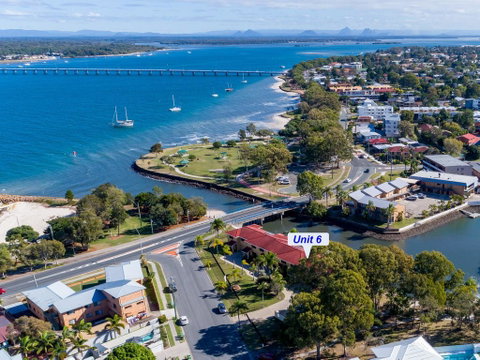 Elegant Waterfront Gem Where The Ocean Meets The Canal! - Tweed Heads Accommodation 0