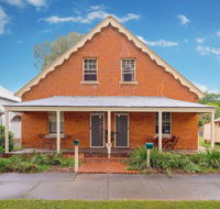 Eliza 1875 Red Brick Duplex Townhouse - Tweed Heads Accommodation
