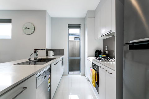 Ella House Adelaide - Tweed Heads Accommodation 3