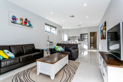 Ella House Adelaide - Tweed Heads Accommodation 0