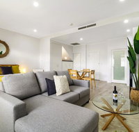 Enjoy bayside life at stylish studio close to city - Tweed Heads Accommodation