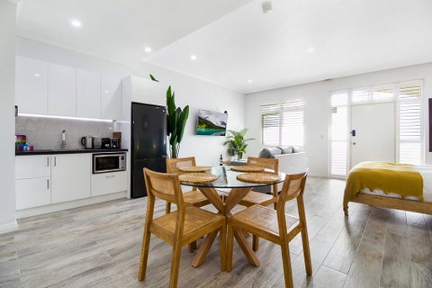 Enjoy Bayside Life At Stylish Studio Close To City - Tweed Heads Accommodation 2