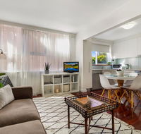 Enjoy Walking to the Beach From Bright Apartment - Tweed Heads Accommodation