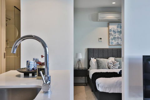 EQ TOWER Melbourne CBD APT - Tweed Heads Accommodation 1