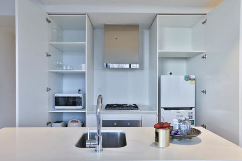 EQ TOWER Melbourne CBD APT - Tweed Heads Accommodation 2