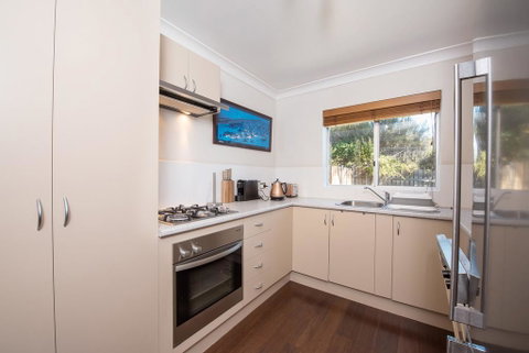 Erulisse-Spacious Townhouse With Magical Lake Views - Tweed Heads Accommodation 3