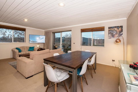 Erulisse-Spacious Townhouse With Magical Lake Views - Tweed Heads Accommodation 1