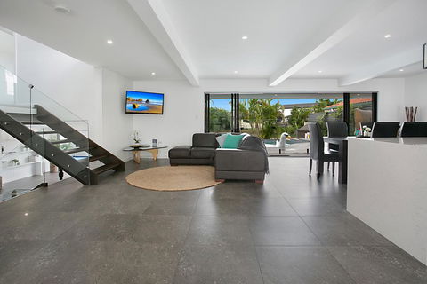Essence Of Broadbeach - Tweed Heads Accommodation 1