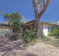 Evan's Retreat' 5 Sandy Point Road - cottage across the road from Sandy Point Beach - Tweed Heads Accommodation