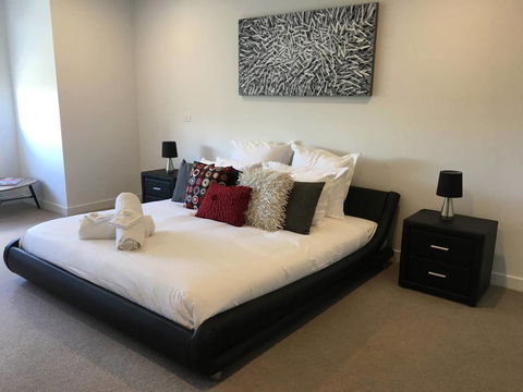 Executive Mansion, Spring Racing, Melbourne Cup - Tweed Heads Accommodation 0