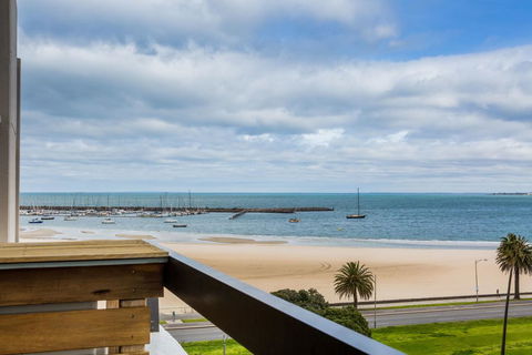 Exquisite 2 Bed Apartment With Beach & City Views - Tweed Heads Accommodation 1