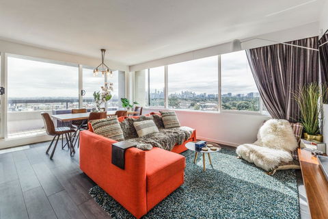 Exquisite 2 Bed Apartment With Beach & City Views - Tweed Heads Accommodation 0