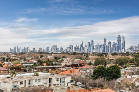 Exquisite 2 Bed Apartment With Beach & City Views - Tweed Heads Accommodation 3