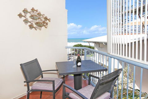 FABULOUS BEACHFRONT POSITION - Tweed Heads Accommodation 1