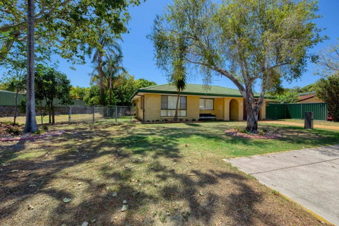 Fabulously Presented Family Retreat On Bribie Island - Tweed Heads Accommodation 1