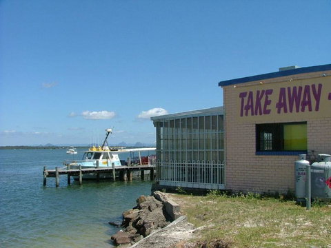 Fabulously Presented Family Retreat On Bribie Island - Tweed Heads Accommodation 2