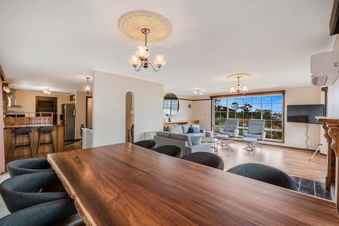 FAMILY With Children Of All Ages - Water/Bridge View - Tweed Heads Accommodation 2