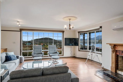 FAMILY With Children Of All Ages - Water/Bridge View - Tweed Heads Accommodation 3