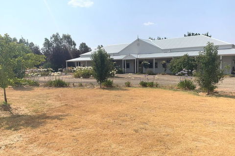 Farm House At The Gateway To The King Valley - Tweed Heads Accommodation 2