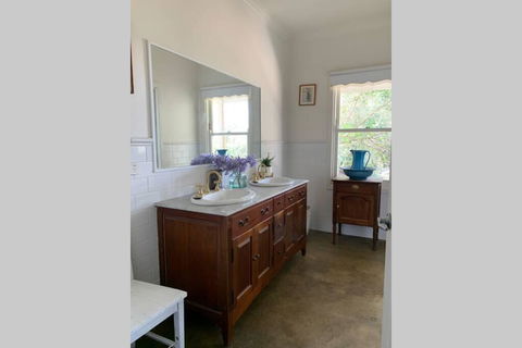 Farm House At The Gateway To The King Valley - Tweed Heads Accommodation 1