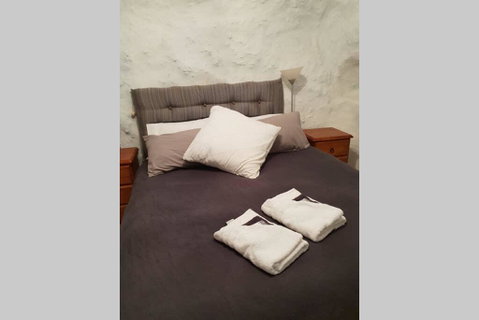 Fossickers Den Dugout Accommodation - Tweed Heads Accommodation 0