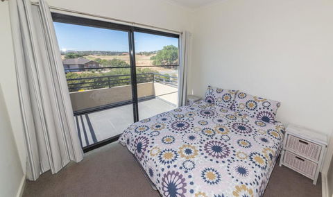Front 9 Then Dine - 3/61 St Andrews Boulevard - Tweed Heads Accommodation 1