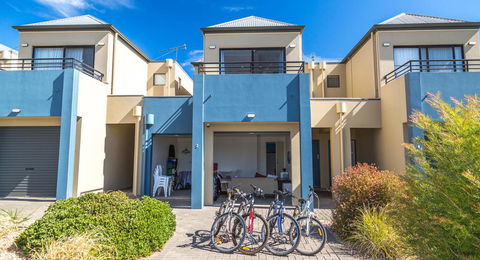 Front 9 Then Dine - 3/61 St Andrews Boulevard - Tweed Heads Accommodation 0