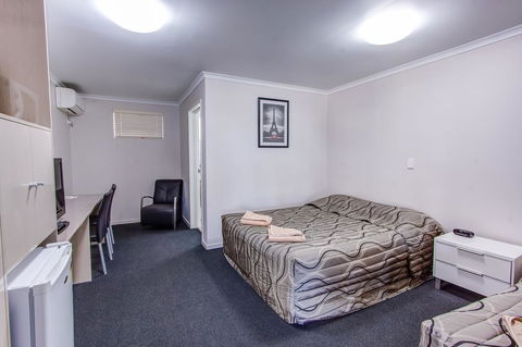 Galaxy Mackay Motor Inn - Tweed Heads Accommodation 3