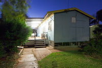 Getaway Villas Unit 3 - 3 Bedroom Self-Contained Villa with a Deck