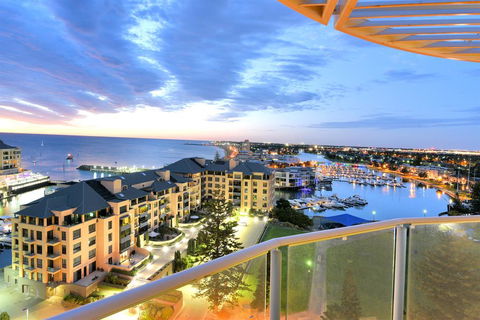 GLENELG Five Stars - Tweed Heads Accommodation 0