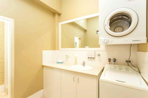 Globe Apartments - Tweed Heads Accommodation 2
