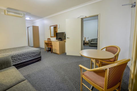 Golden Guitar Motor Inn - Tweed Heads Accommodation 0