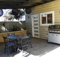 Guesthouse with Pool  BBQ - 10 kms from CBD - Tweed Heads Accommodation