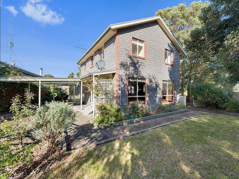 GUMS & ROSES - Family Home In The Heart Of Town. - Tweed Heads Accommodation 1