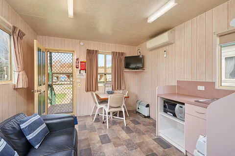 Gundagai Cabins & Tourist Park - Tweed Heads Accommodation 2