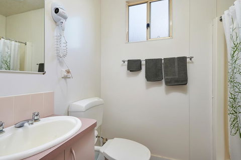 Gundagai Cabins & Tourist Park - Tweed Heads Accommodation 3