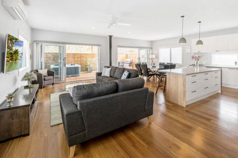 HALE KUPA Rye Beach House Spa Table Tennis - Tweed Heads Accommodation 0