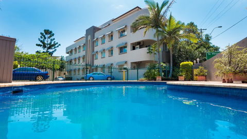 Hampton Court Apartments - Tweed Heads Accommodation 0