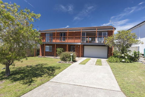 HAMPTONS - Tweed Heads Accommodation 0