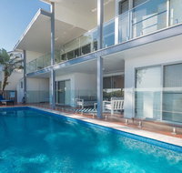 Hamptons Coastline Retreat- Waterfront with a Heated Pool - Tweed Heads Accommodation