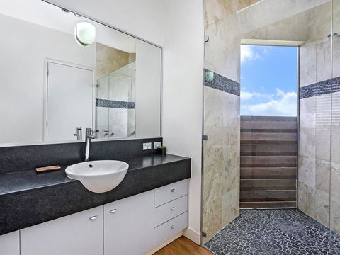 HEARN'S BEACH HOUSE - Tweed Heads Accommodation 3
