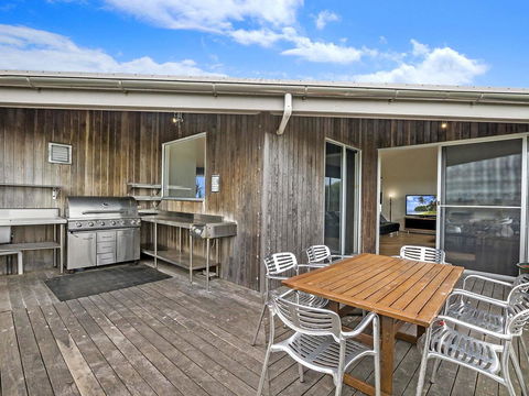 HEARN'S BEACH HOUSE - Tweed Heads Accommodation 1