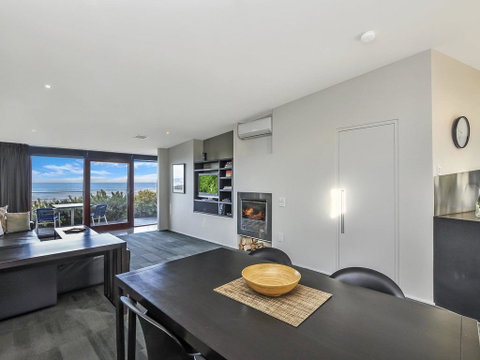 HEARN'S BEACHSIDE VILLA 1 - Tweed Heads Accommodation 1