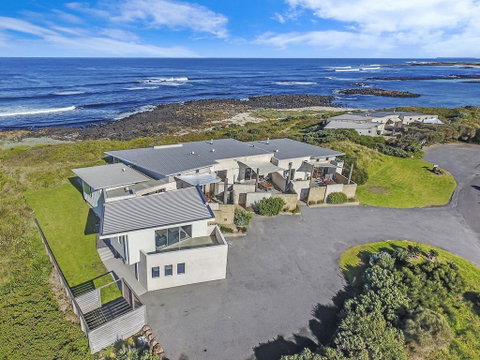 HEARN'S BEACHSIDE VILLA 1 - Tweed Heads Accommodation 0