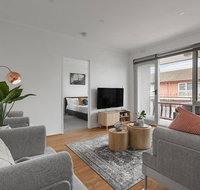 Heart of Ormond Apartment by Ready Set Host - Tweed Heads Accommodation