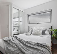 Heart of Sandringham Apartment by Ready Set Host - Tweed Heads Accommodation