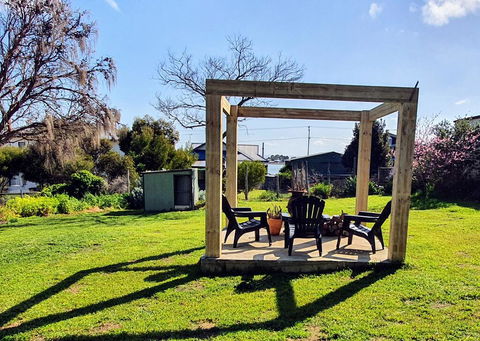 HelloSailor HolidayRental FirePit NBN AppleTV KingBed - Tweed Heads Accommodation 3