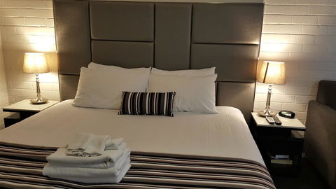 Hibiscus Lakeside Motel - Tweed Heads Accommodation 3